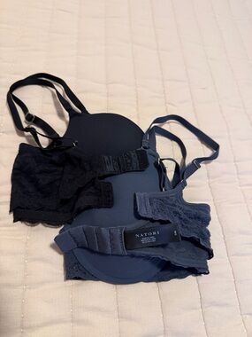 Natori Lace Underwire Bra Set in Navy and Black